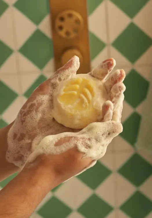 THE BODY SHOP Shampoo | Vedi Tutti Capelli-Saponetta Shampoo Solido Banana