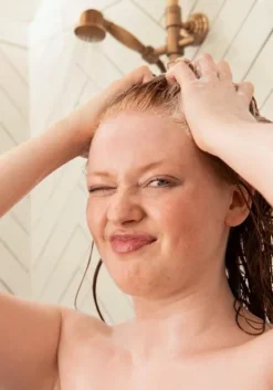 THE BODY SHOP Vedi Tutti Capelli | Shampoo-Shampoo Shine & Protect al Moringa